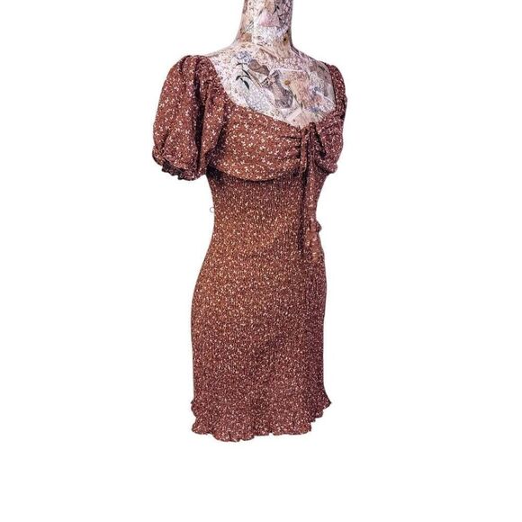 Blāshe Neutral Ditsy Floral Cottagecore Country Feminine Short Stretch Dress - Picture 4 of 10